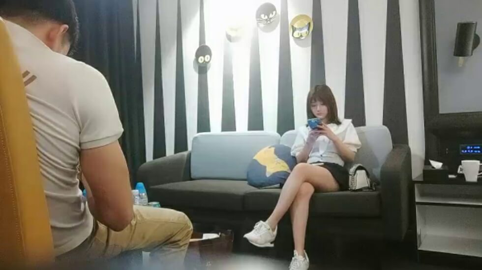 沈先森大师深夜场美腿文静妹子,深喉口交活不错,我假装被你强奸,抬起双腿猛操还疼要哭了的...