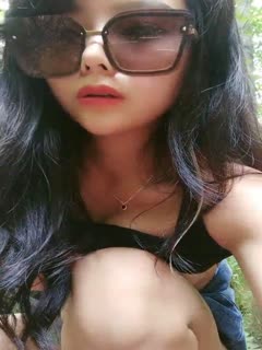 渣女来袭_野战,小树林,肛交,撒尿,跳蛋,姐姐不仅大胸诱人,玩得也真是野,挑战各种高难度.