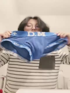 闷骚的良家少妇,全程露脸很有气质,脱光了尿尿给你看_