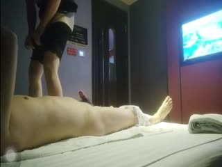 女技师半套服务！肉感型大奶骚女！怀念那年东莞的一流服务！